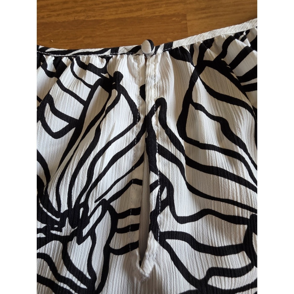 Nine West Womens M Black White Abstract Floral Flutter Sleeve Crepe Blouse Top - Picture 11 of 11